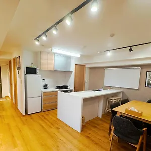 Apartment Asakusa Tatami Retreat: Convenient Metro Access, Tokyo
